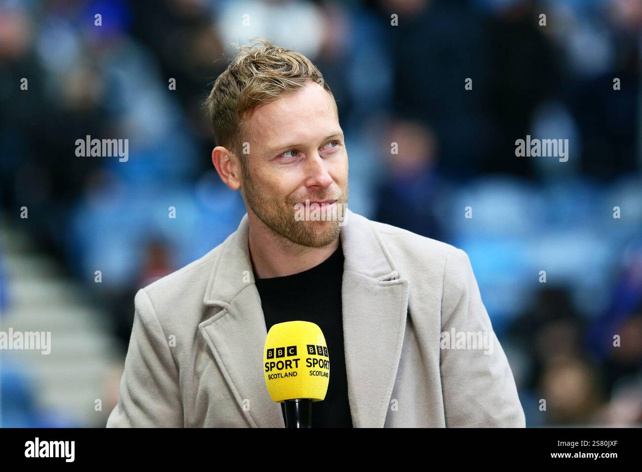 Scott Arfield, ehemaliger Fußballspieler, der als Fußballexperte für BBC Sport Scotland tätig war. Aufgenommen während der Rangers gegen Fraserburgh Scottish Cu Stockfoto