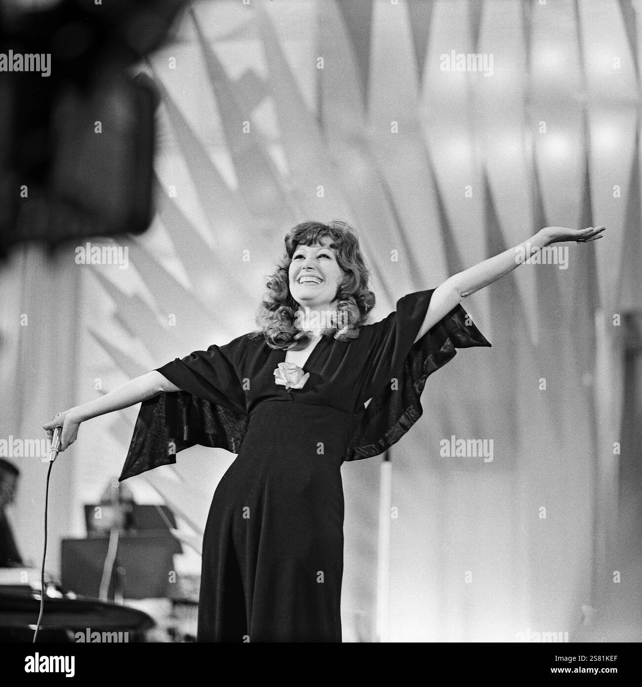 Bir yigit kamerada gozal ayolni sikdi