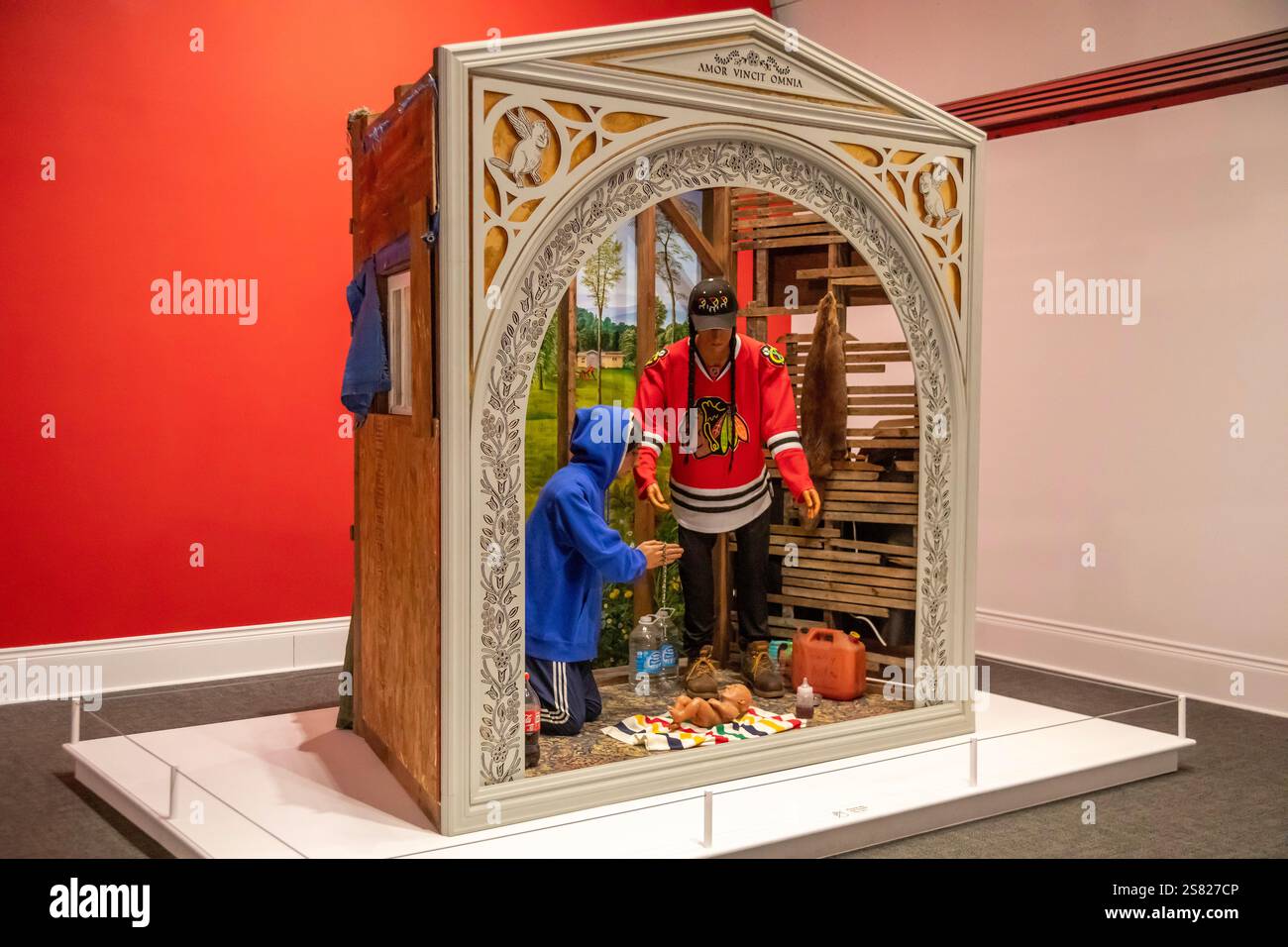 London, Ontario, Kanada - Museum London. Ein gemischtes Medienwerk ist die Krippenszene von Kent Monkman. Monkman benutzt eine traditionelle heilige Familie Stockfoto