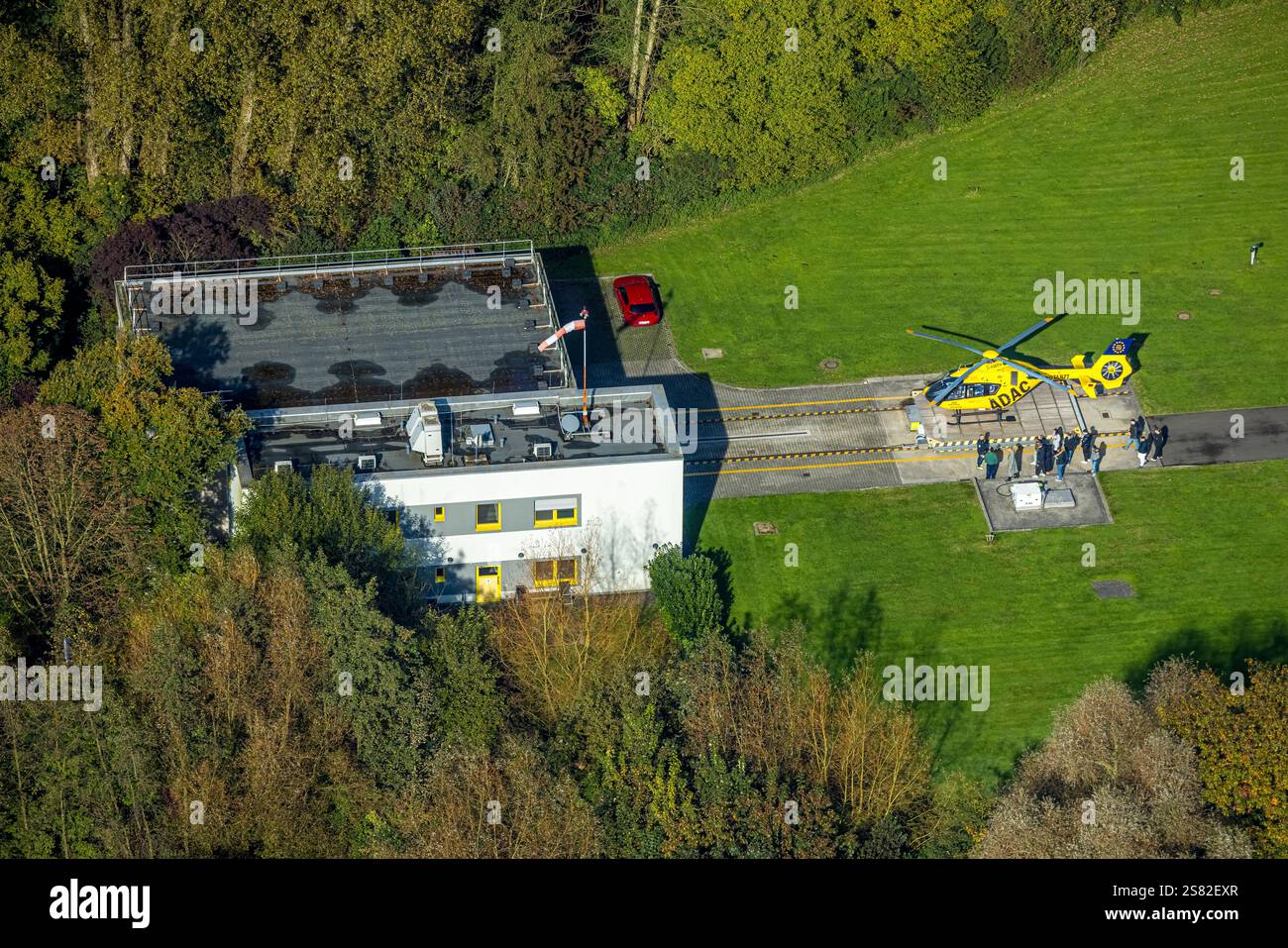 Luftbild, ADAC Luftrettung Hubschrauber D-HWFH Christoph 08 im St. Marien Hospital, Lünen, Ruhrgebiet, Nordrhein-Westfalen, Deutschland Stockfoto