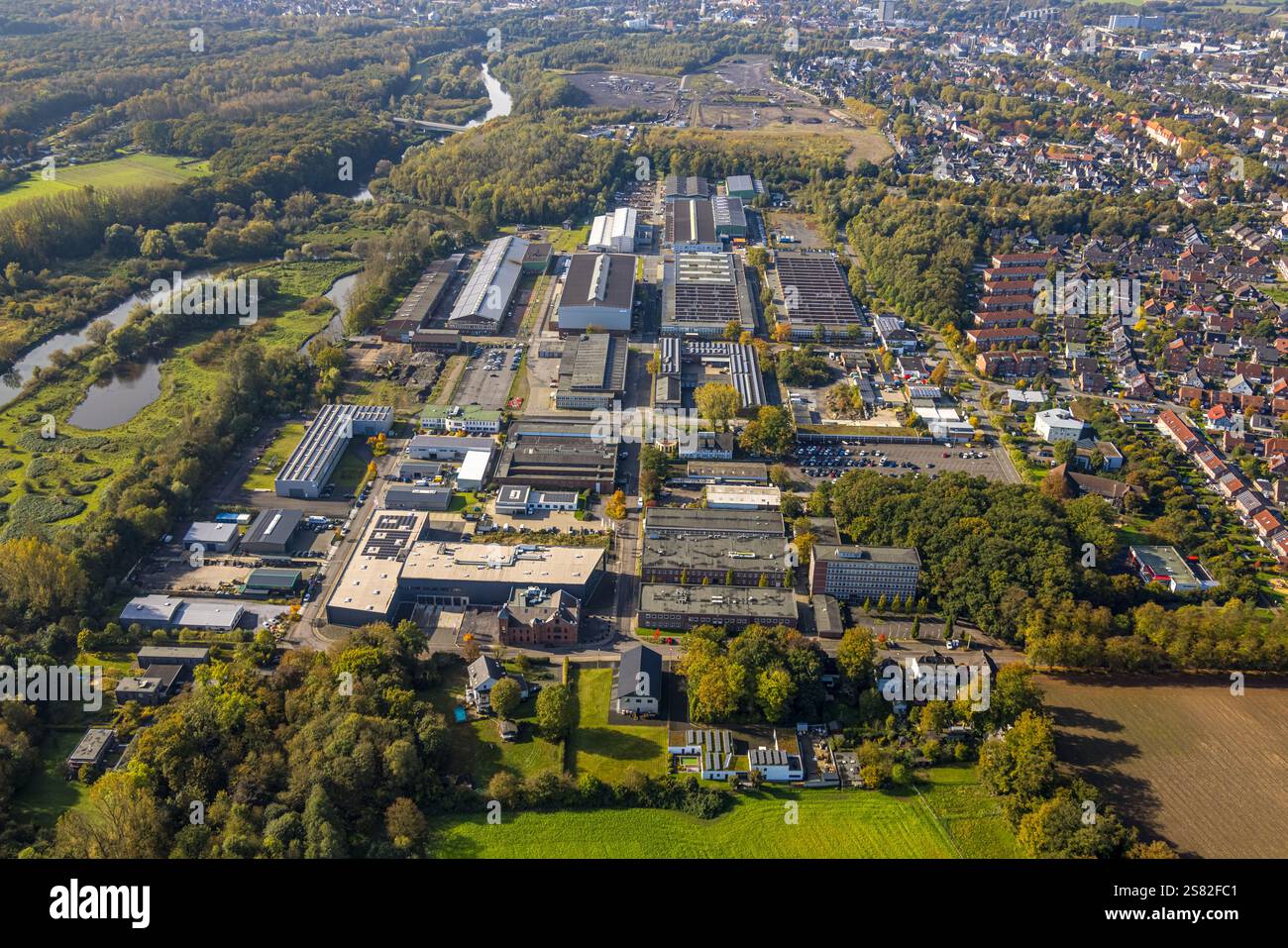 Luftansicht, Industriestraße Hüttenallee, Naturschutzgebiet Lippe-Halbinsel Lünen, Wethmar, Lünen, Ruhrgebiet, Nordrhein-Westfalen, G Stockfoto