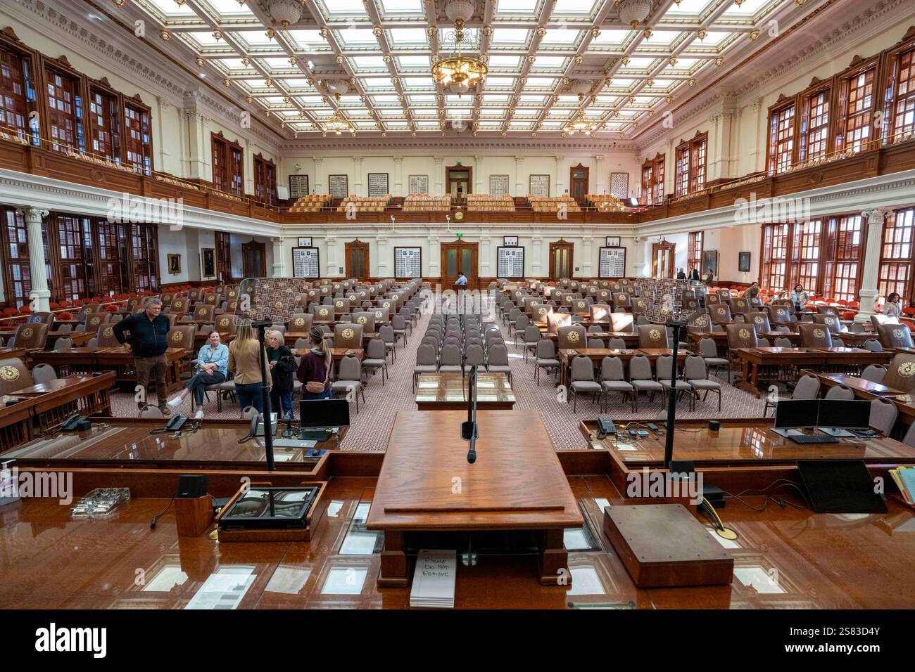 Austin Texas USA, 13. Januar 2025: Die fast leere Kammer des Repräsentantenhauses von Texas wartet auf die Eröffnung der 89. Legislativsitzung im Texas Capitol am 14. Januar. ©Bob Daemmrich Stockfoto