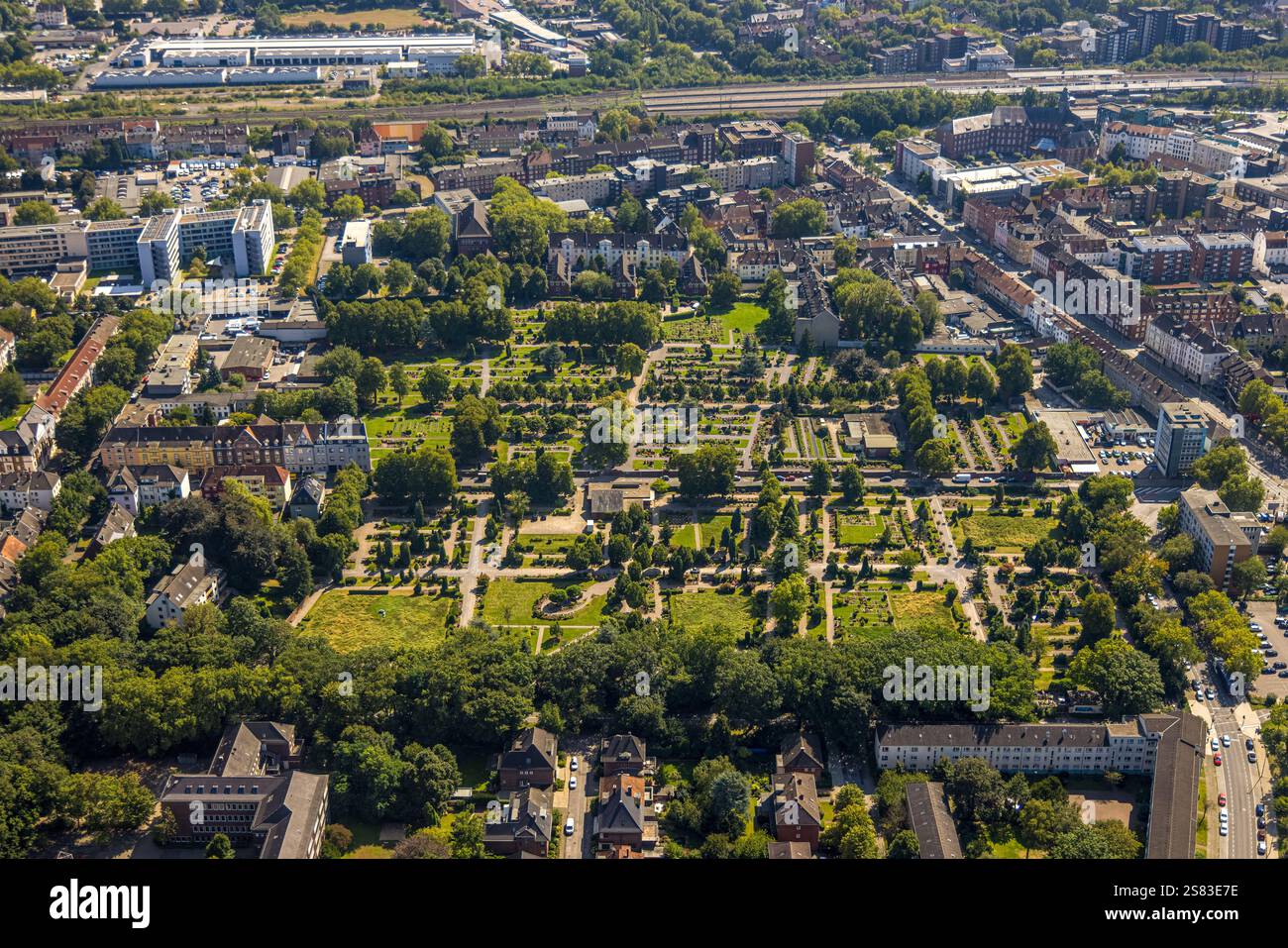 Luftaufnahme, evangelischer Altstadtfriedhof und katholischer Altstadtfriedhof Kirchstraße, Bulmke-Hüllen, Gelsenkirchen, Ruhrgebiet, Nordrhein-Westfalen, Stockfoto