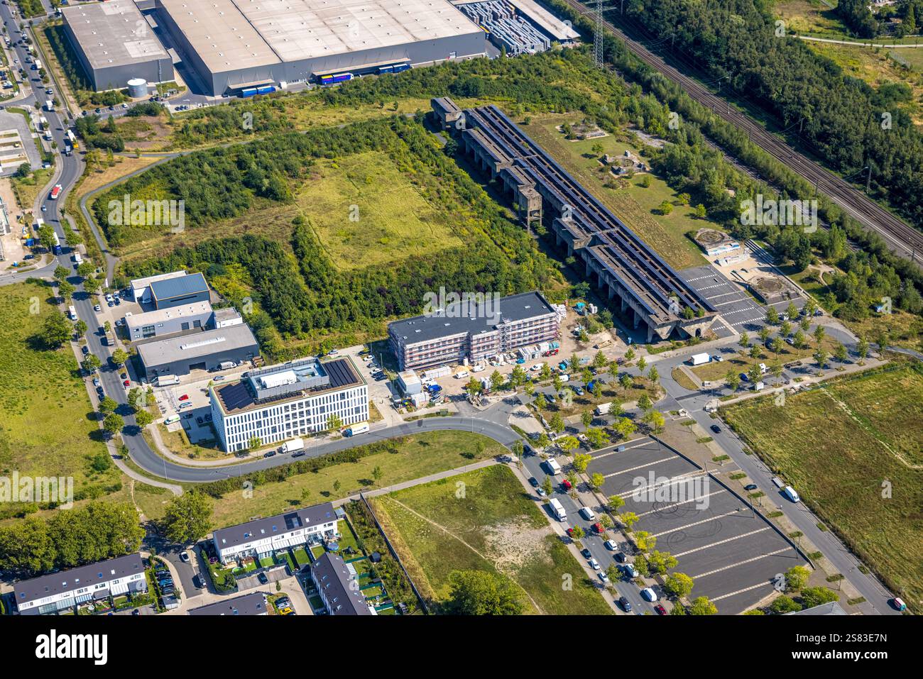 Luftaufnahme, Industriepark Schalker Verein mit Kohlebunker und Neusiedlungen AMEVIDA SE Call Center, Europastrasse, Bulmke-Hüllen, Gelsenkirchen, Stockfoto