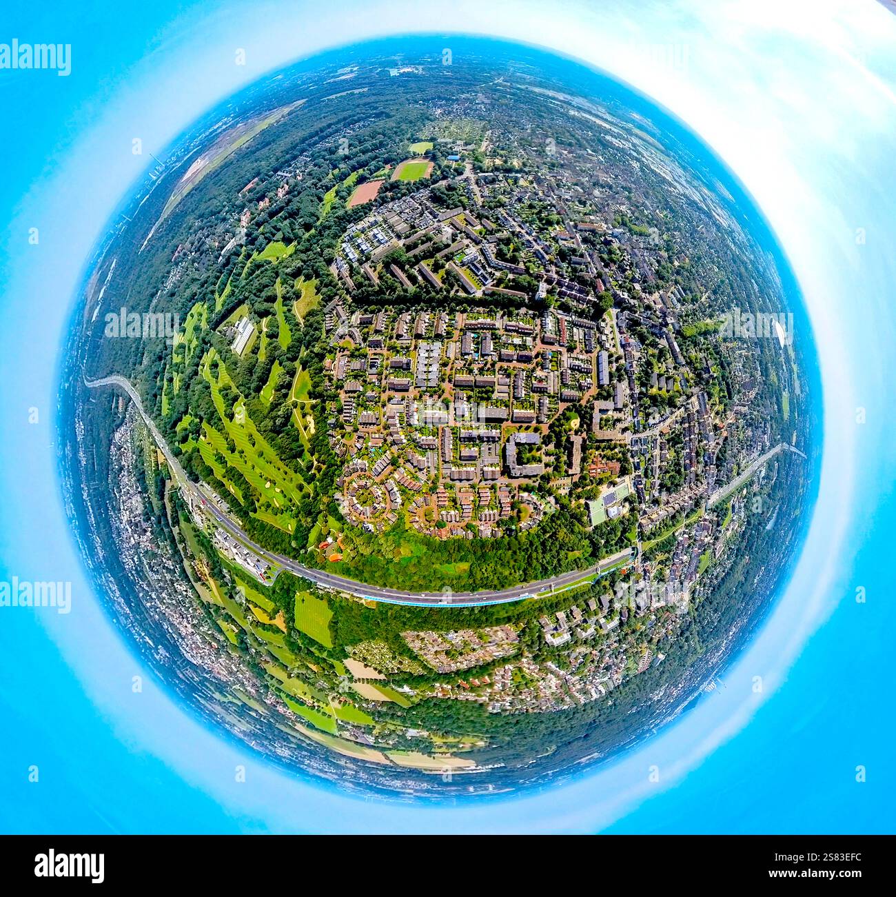 Aus der Vogelperspektive, Wohngebiet mit kreisförmigem Wohngut Bruchwiesenring und Reihenhäusern Siedlung Burgmühlenweg und an der Gräfte, Globus, Fische Stockfoto