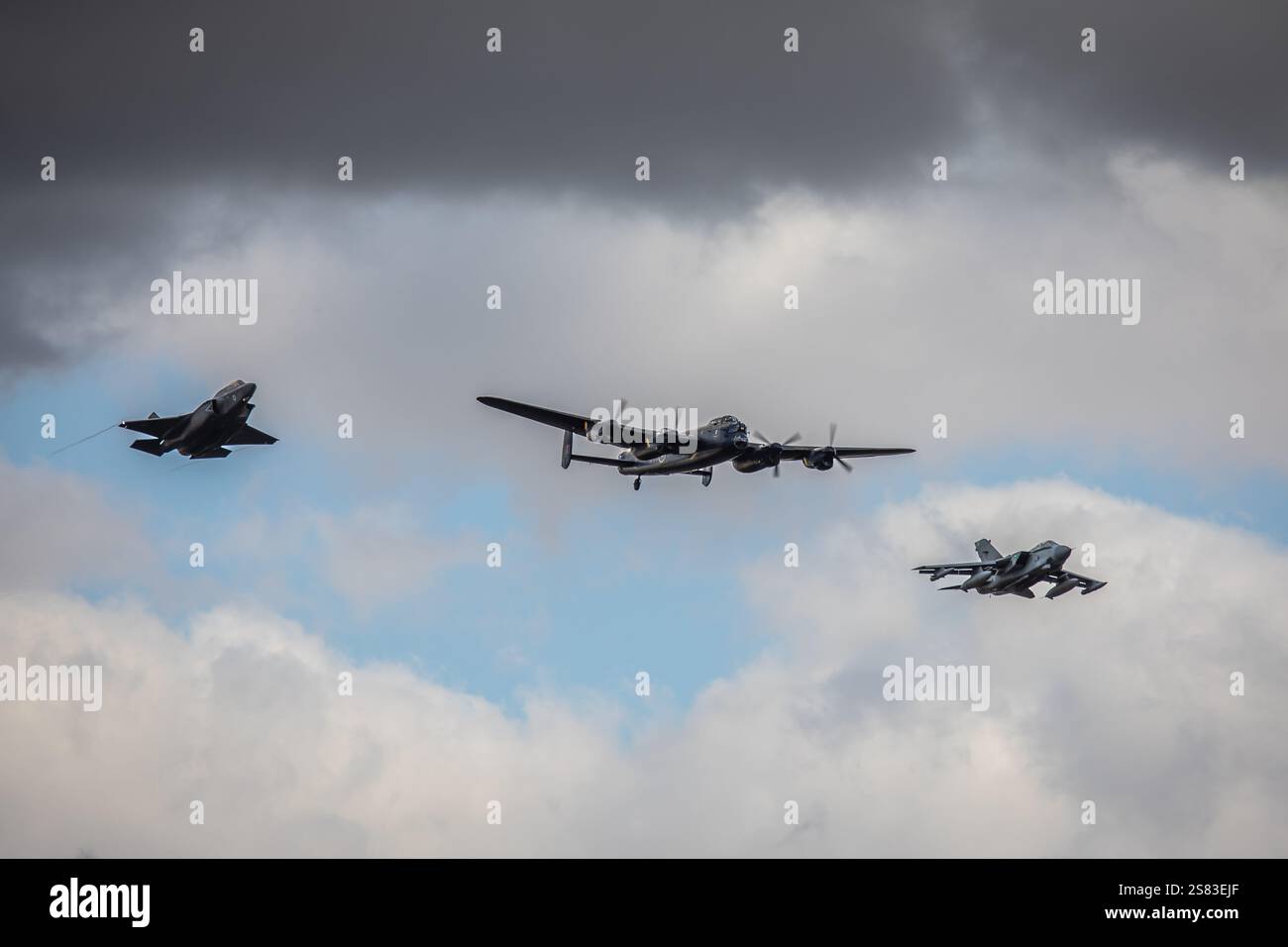 RAF F-35 Lightning, Avro Lancaster und RAF Tornado GR4, Duxford, Cambridgeshire, England, Großbritannien Stockfoto