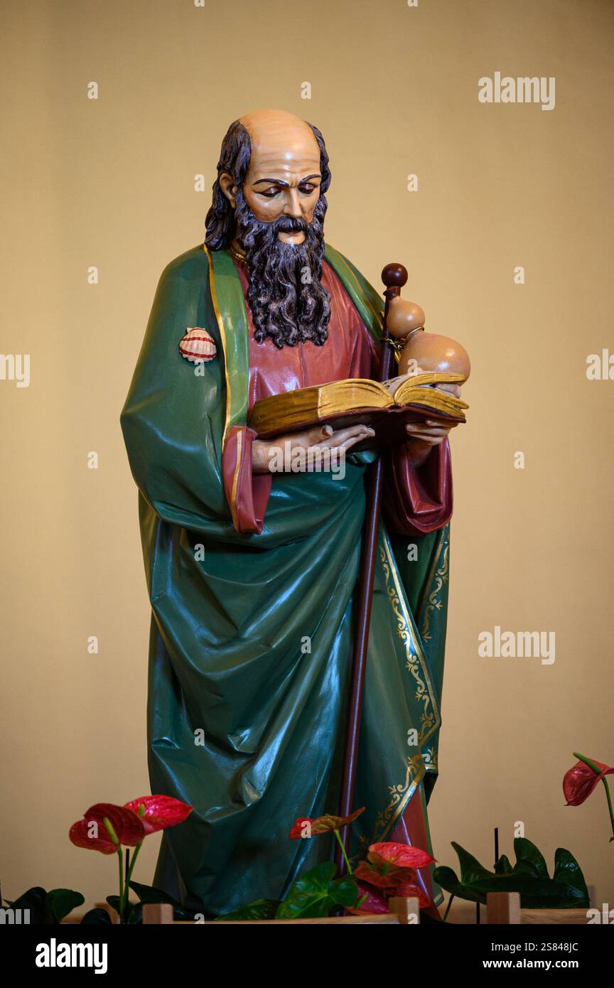 Eine Statue des heiligen Jakobswegs. St. Jakobskirche in Medjugorje, Bosnien und Herzegowina. Stockfoto
