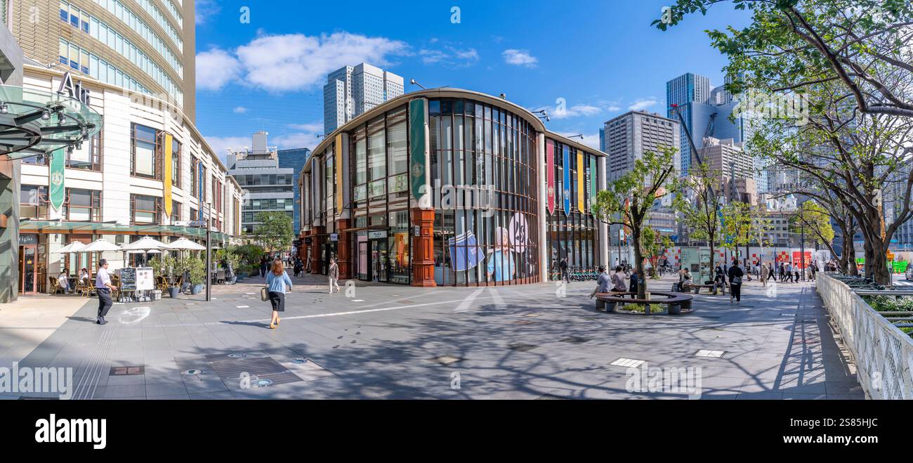 Blick auf Cafés, Geschäfte und Hochhäuser im Chome-4-5 Akasaka District, Minato City, Tokio, Honshu, Japan Stockfoto