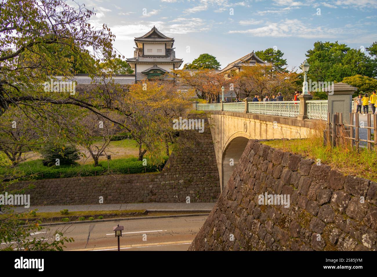 Blick auf das Nezumita-MON Tor, Eintritt zum Kanazawa Schloss und Park, Kanazawa Stadt, Ishikawa Präfektur, Honshu, Japan Stockfoto