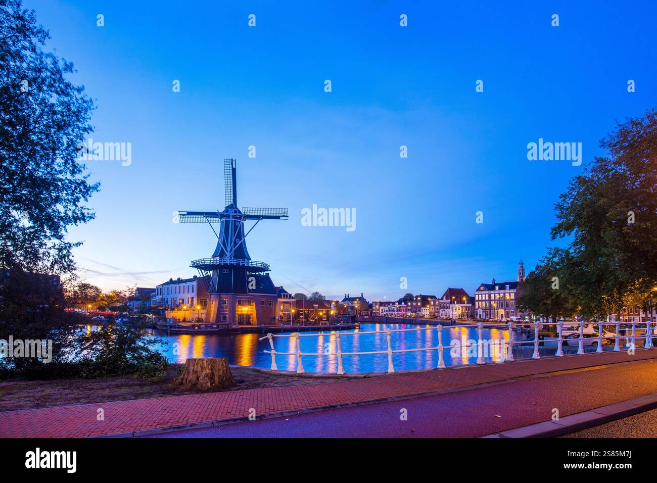 De Adriaan Windmühle, Haarlem, Nordholland, Niederlande, Europa Stockfoto