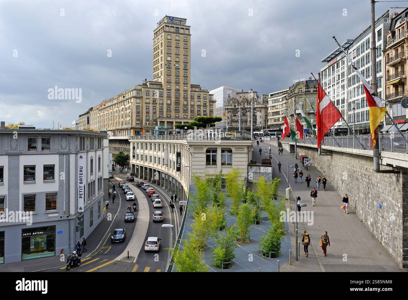 Le Flon Viertel mit dem Bel-Air Turm im Hintergrund, Lausanne, Kanton Waadt, Schweiz Stockfoto