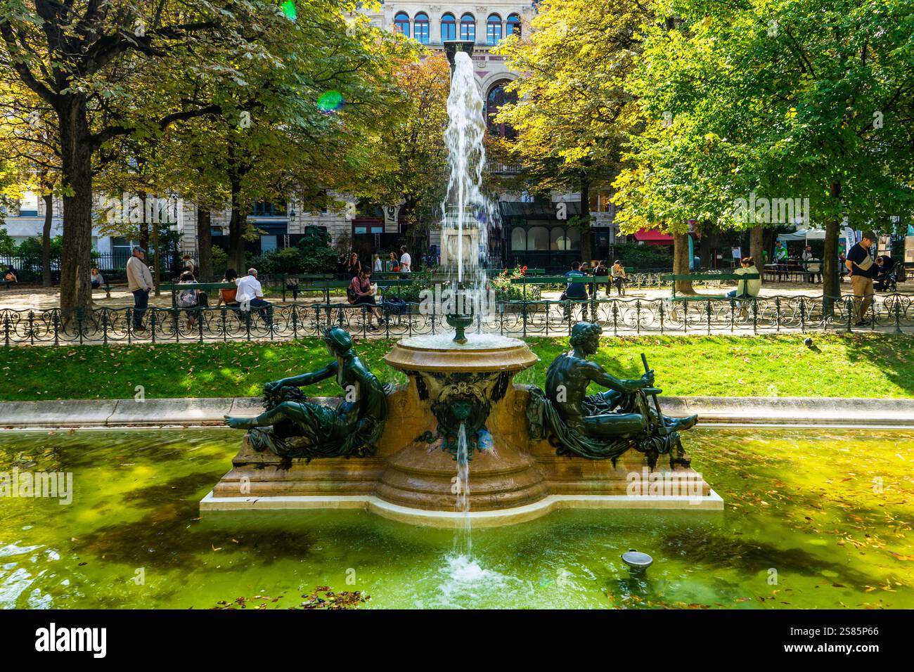 Brunnen, Square Emile Chautemps, Paris, Frankreich Stockfoto