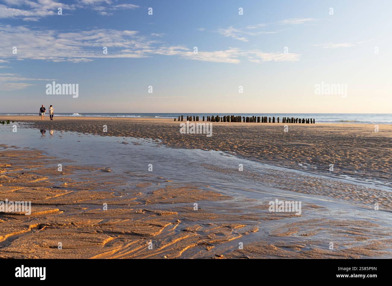 Menschen, die am Rantum Beach laufen, Sylt, Schleswig Holstein, Deutschland, Europa Stockfoto