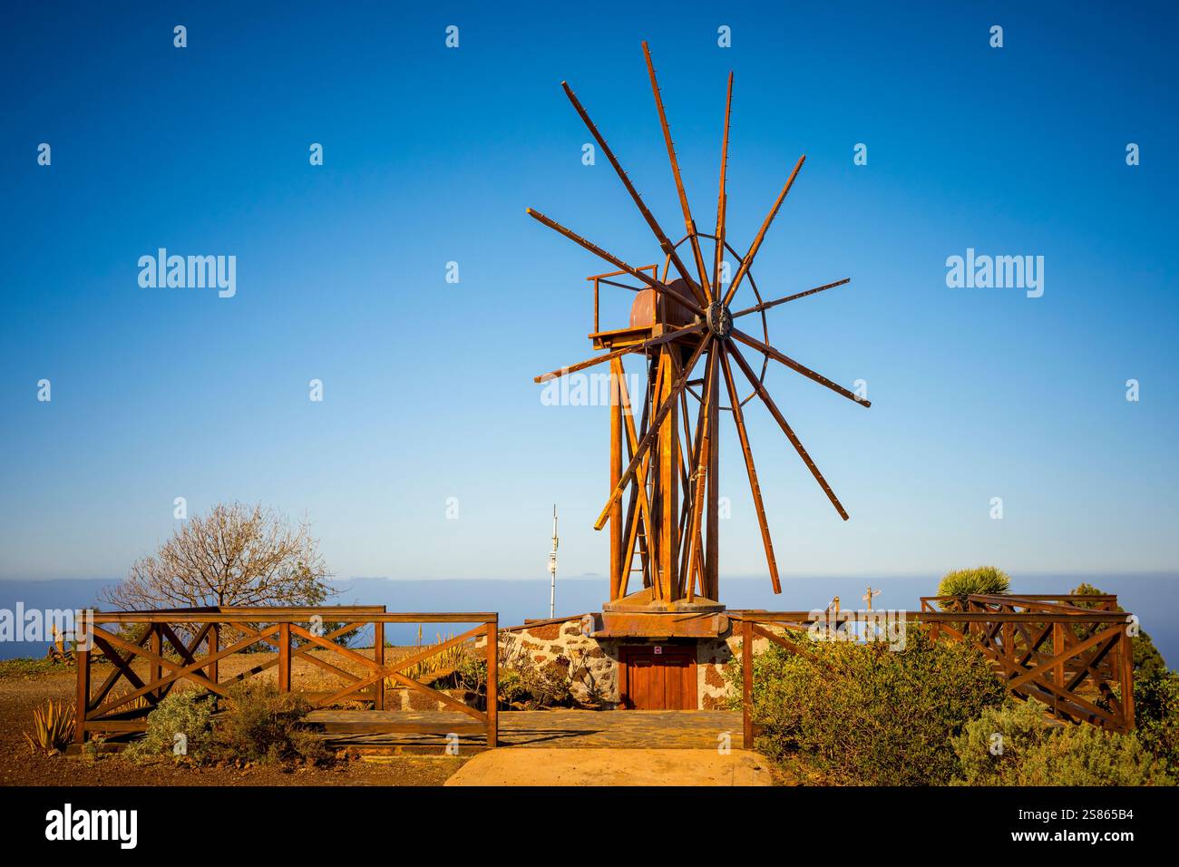 Las Tricias, La Palma, Kanarische Inseln, Spanien, 15. Januar 2025: Blick auf Molino de Las Tricias und Museo de Interpretacion del Gofio (MIGO) auf La Palm Stockfoto