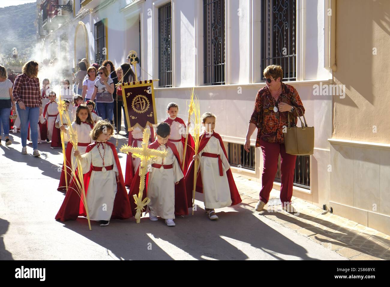 Traditioneller Palmensonntag Prozession für Kinder zu Beginn der Osterwoche, Carcabuey, Provinz Cordoba, Andalusien, Spanien Stockfoto