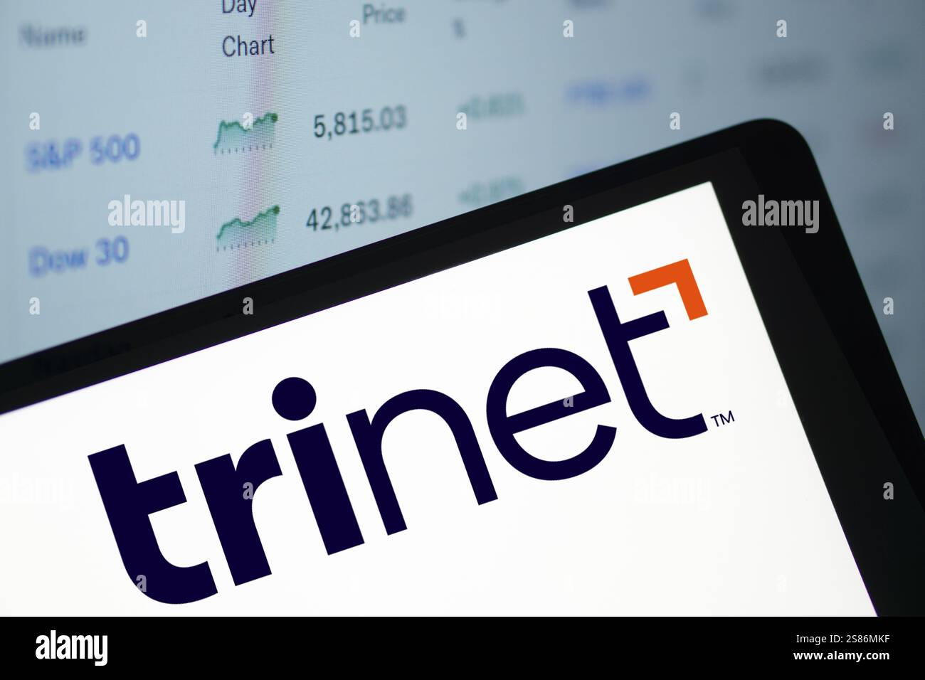 Das TriNet-Logo wird auf dem Smartphone angezeigt. TriNet Group, Inc. Ist ein Unternehmen in Dublin, Kalifornien Stockfoto Das TriNet-Logo wird auf dem Smartphone angezeigt. TriNet Group, Inc. Ist ein Unternehmen in Dublin, Kalifornien Stockfoto