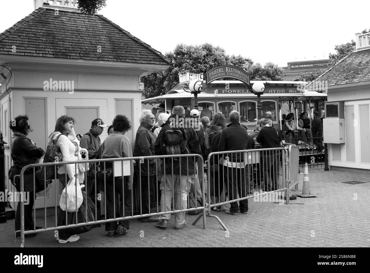 Das berühmte Friedel Klussmann Memorial Turnaround in San Francisco, Kalifornien, USA, wo historische Seilbahnen ihren Turnaround machen. Stockfoto
