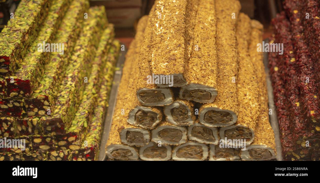 Laden der traditionellen türkischen Honig lokum Zucker überzogen soft Candy Stockfoto
