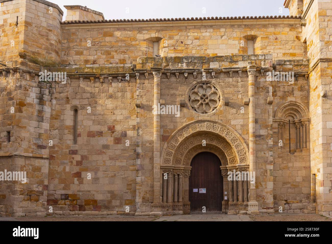 Kirche San Juan Bautista, Plaza Mayor, Zamora, Provinz Zamora, Kastilien und Leon, Spanien. Stockfoto