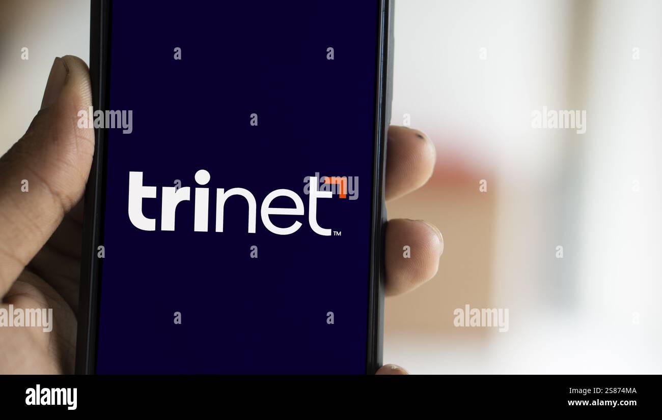 Das TriNet-Logo wird auf dem Smartphone angezeigt. TriNet Group, Inc. Ist ein Unternehmen in Dublin, Kalifornien Stockfoto Das TriNet-Logo wird auf dem Smartphone angezeigt. TriNet Group, Inc. Ist ein Unternehmen in Dublin, Kalifornien Stockfoto