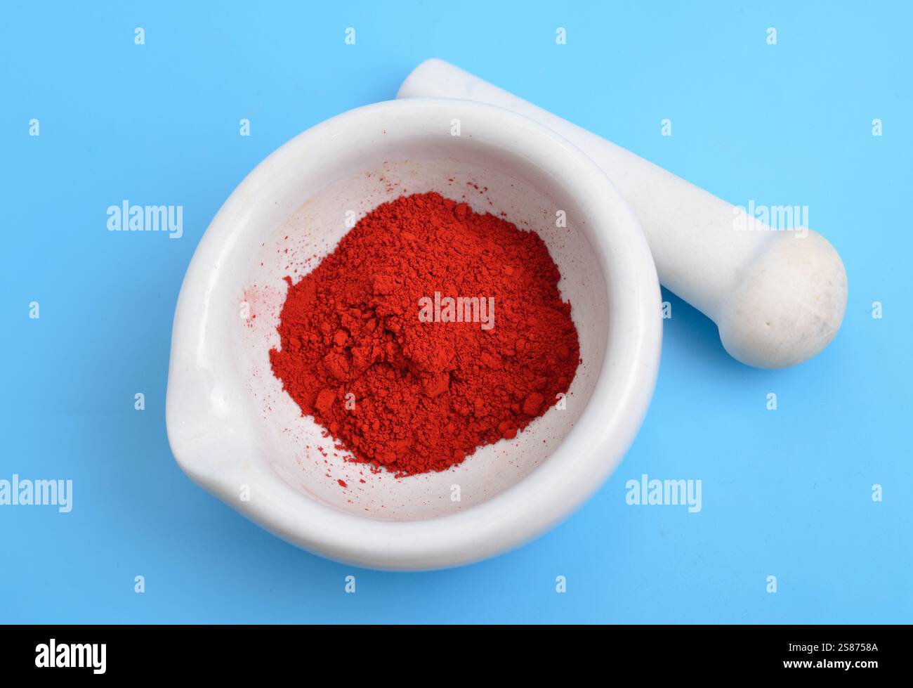 Karmin. Auch Cochineal, Cochineal-Extrakt, Karminsee oder Karminsee genannt, ist ein Pigment einer hellroten Farbe, das aus dem Aluminium gewonnen wird Stockfoto