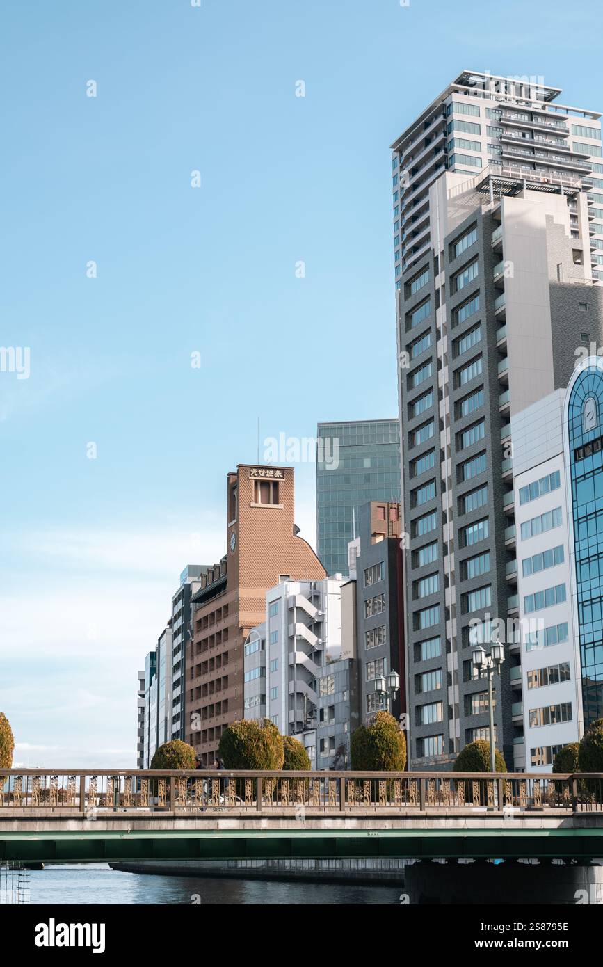 Osaka, Japan - 5. Januar 2025: Gebäude im Stadtteil Nakanoshima Kitahama Stockfoto