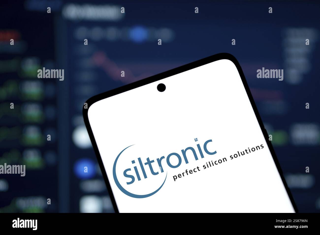 Dhaka, Bangladesch - Siltronic AG Logo wird auf dem Smartphone angezeigt. Ist ein Hersteller von Wafern aus Silizium, einem modernen Mikro- und Nanotechnologieunternehmen Stockfoto
