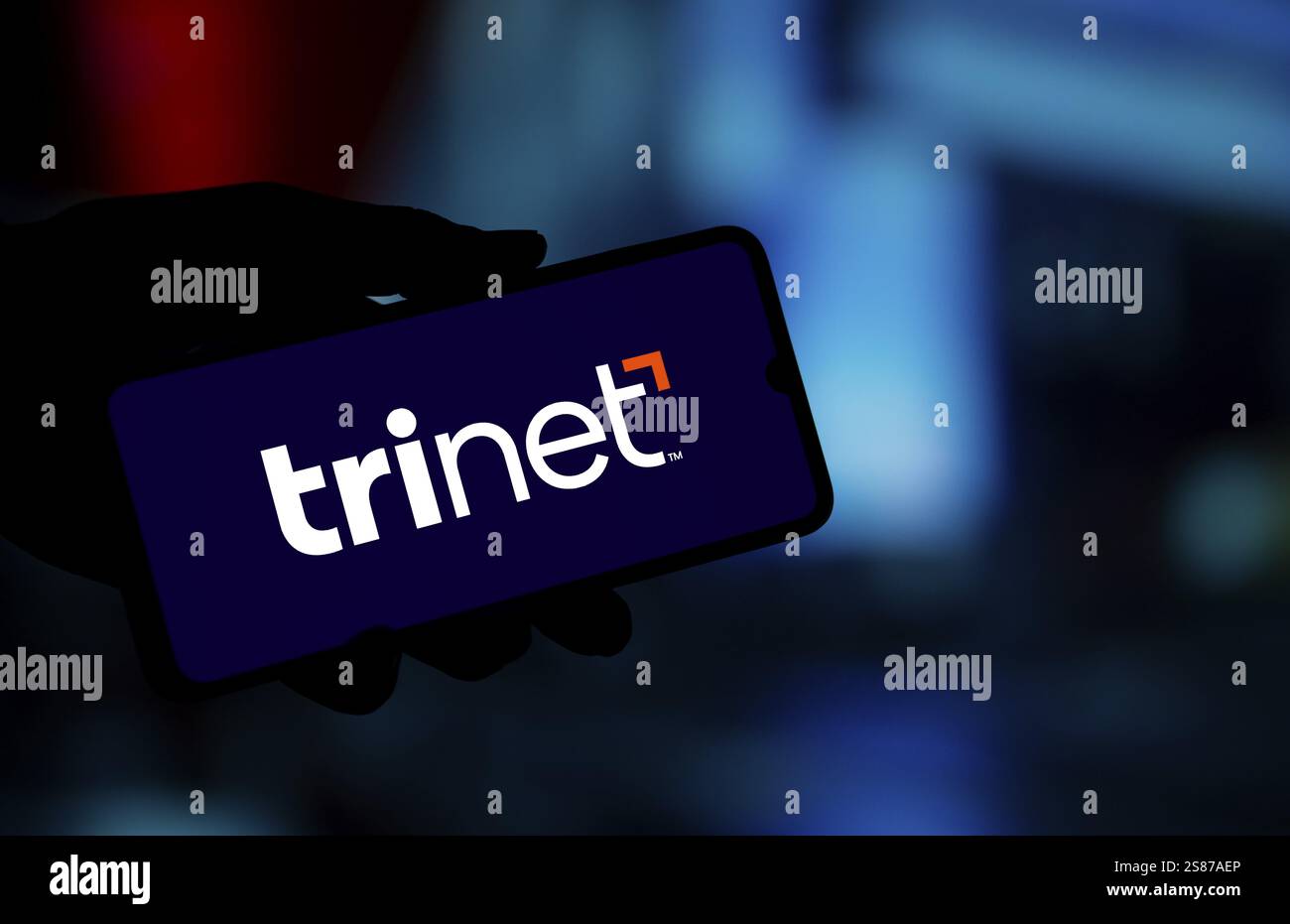 Das TriNet-Logo wird auf dem Smartphone angezeigt. TriNet Group, Inc. Ist ein Unternehmen in Dublin, Kalifornien Stockfoto Das TriNet-Logo wird auf dem Smartphone angezeigt. TriNet Group, Inc. Ist ein Unternehmen in Dublin, Kalifornien Stockfoto