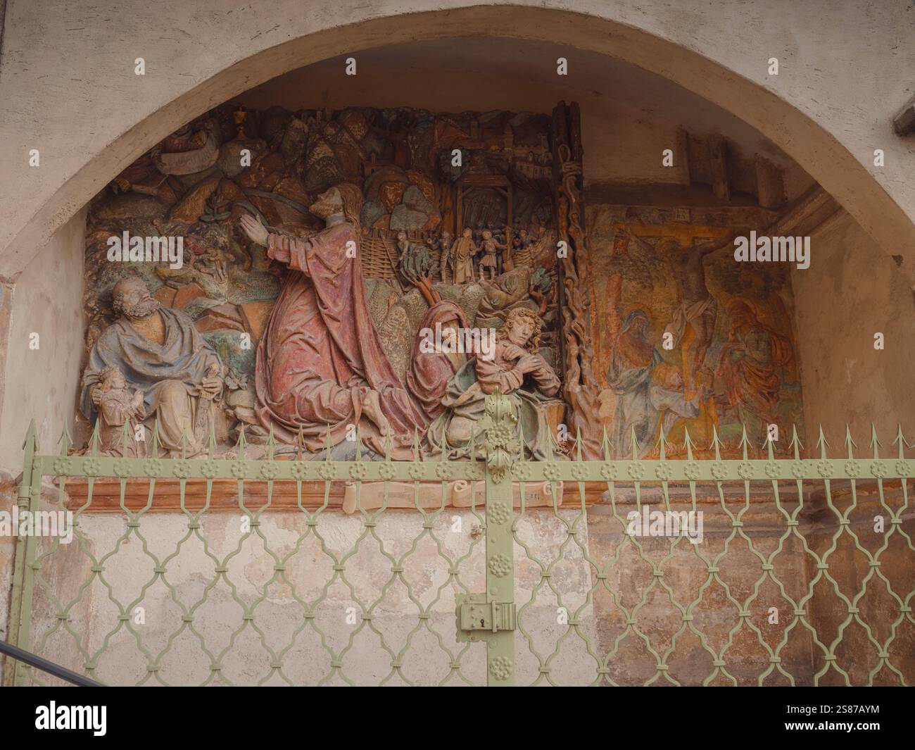 Perchtoldsdorf, Österreich - 22. JULI 2023. Historische Altstadt mit befestigtem Turm, erbaut im 15. Und 16. Jahrhundert. Stadt Perchtoldsdorf, Landkreis Moedling, Niederösterreich. Stockfoto