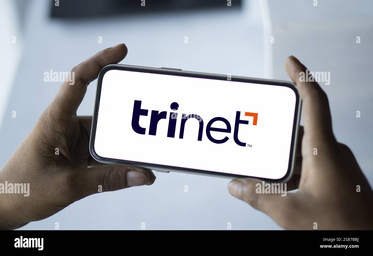 Das TriNet-Logo wird auf dem Smartphone angezeigt. TriNet Group, Inc. Ist ein Unternehmen in Dublin, Kalifornien Stockfoto Das TriNet-Logo wird auf dem Smartphone angezeigt. TriNet Group, Inc. Ist ein Unternehmen in Dublin, Kalifornien Stockfoto