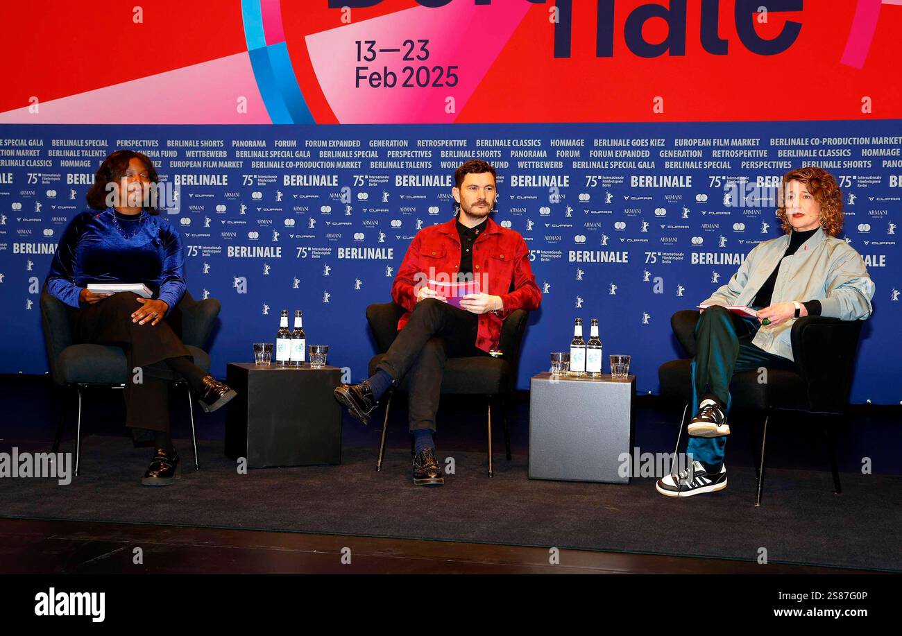 L-R Co-Regisseurin der Film Programmierung Jacqueline Lyanga, Co-Regisseurin der Film Programmierung Michael Stuetz und Berlinale Regisseurin Tricia Tuttle. *** L R Co-Direktorin des Filmprogramms Jacqueline Lyanga, Co-Direktorin des Filmprogramms Michael Stuetz und Berlinale-Direktorin Tricia Tuttle Stockfoto