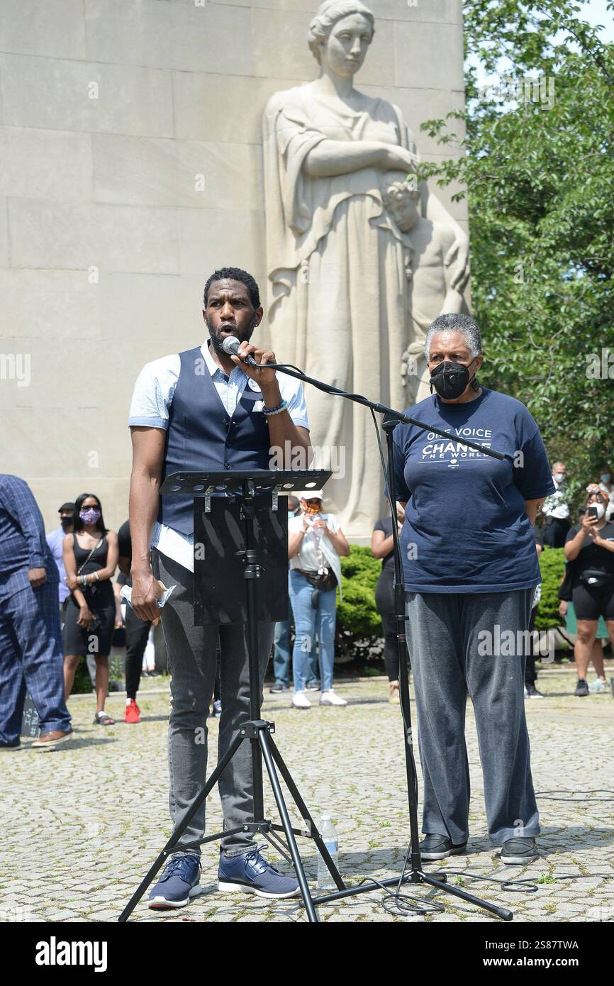 Jumaane Williams und seine Mutter Patricia Williams besuchten am 4. Juni 2019 den Memorial Service für George Floyd im Cadman Plaza Park Brooklyn in New York City Stockfoto
