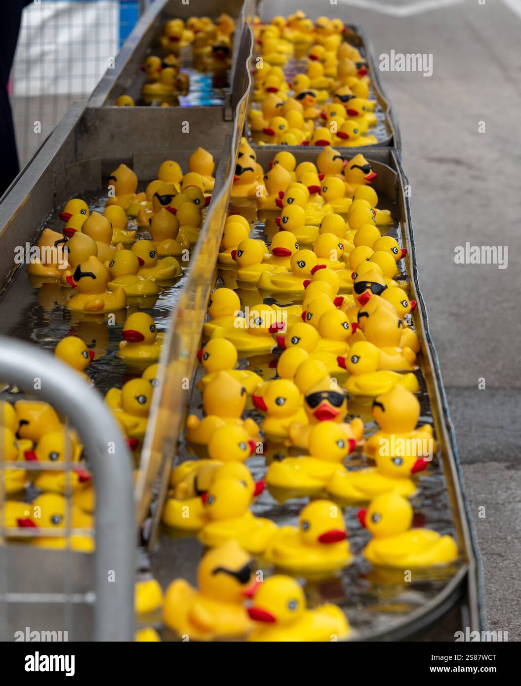Fahrgeschäfte, Spiele und Speisen auf dem Messegelände CNE Toronto Ontario Stockfoto Fahrgeschäfte, Spiele und Speisen auf dem Messegelände CNE Toronto Ontario Stockfoto