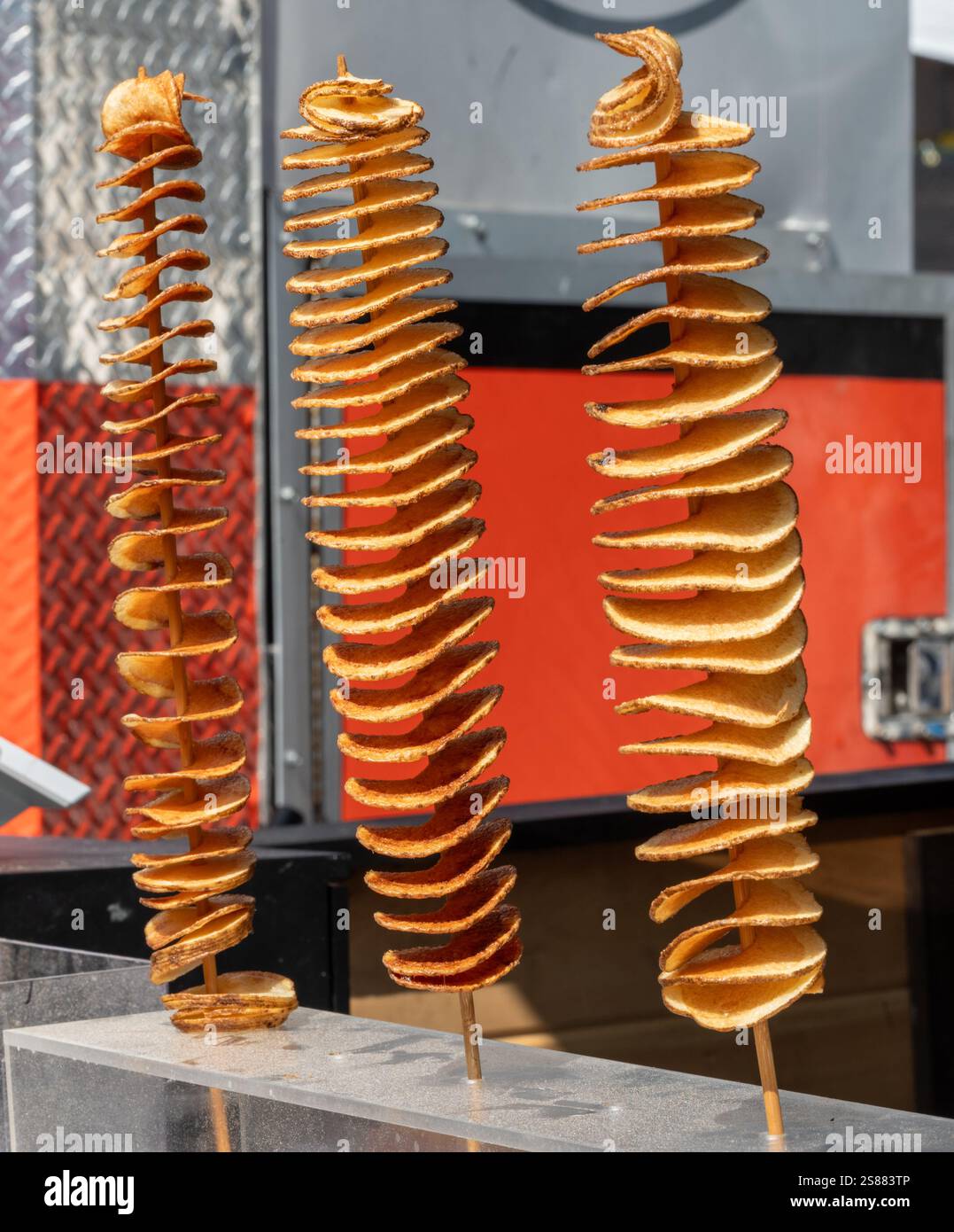 Fahrgeschäfte, Spiele und Speisen auf dem Messegelände CNE Toronto Ontario Stockfoto Fahrgeschäfte, Spiele und Speisen auf dem Messegelände CNE Toronto Ontario Stockfoto