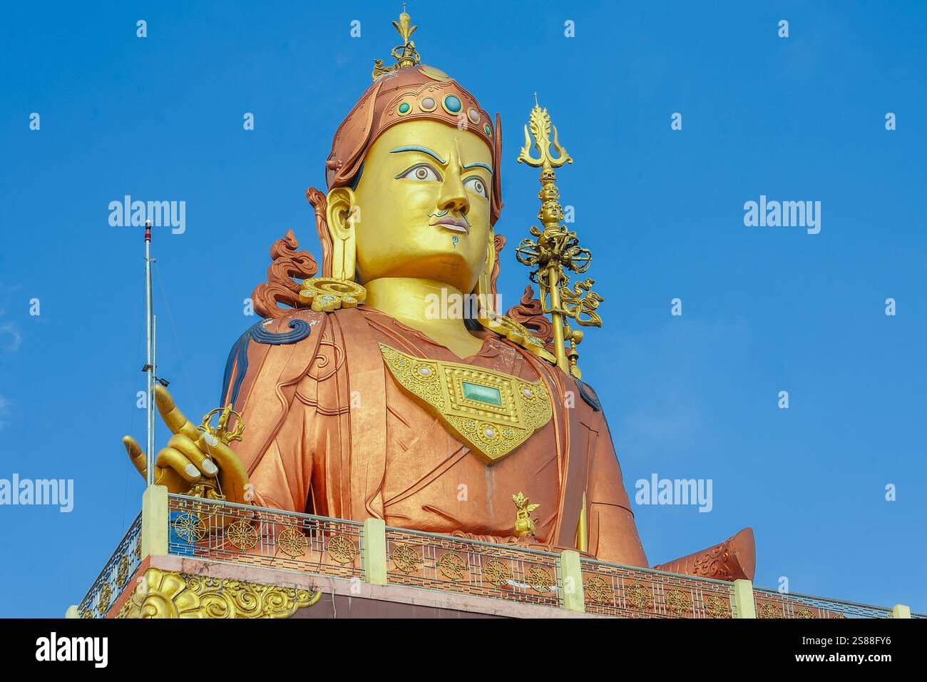 32 2017 Statue von Guru Padmasambhava Guru Rinpoche, dem schutzheiligen von Sikkim auf dem Samdruptse Hill, Namchi in Sikkim, Indien Stockfoto