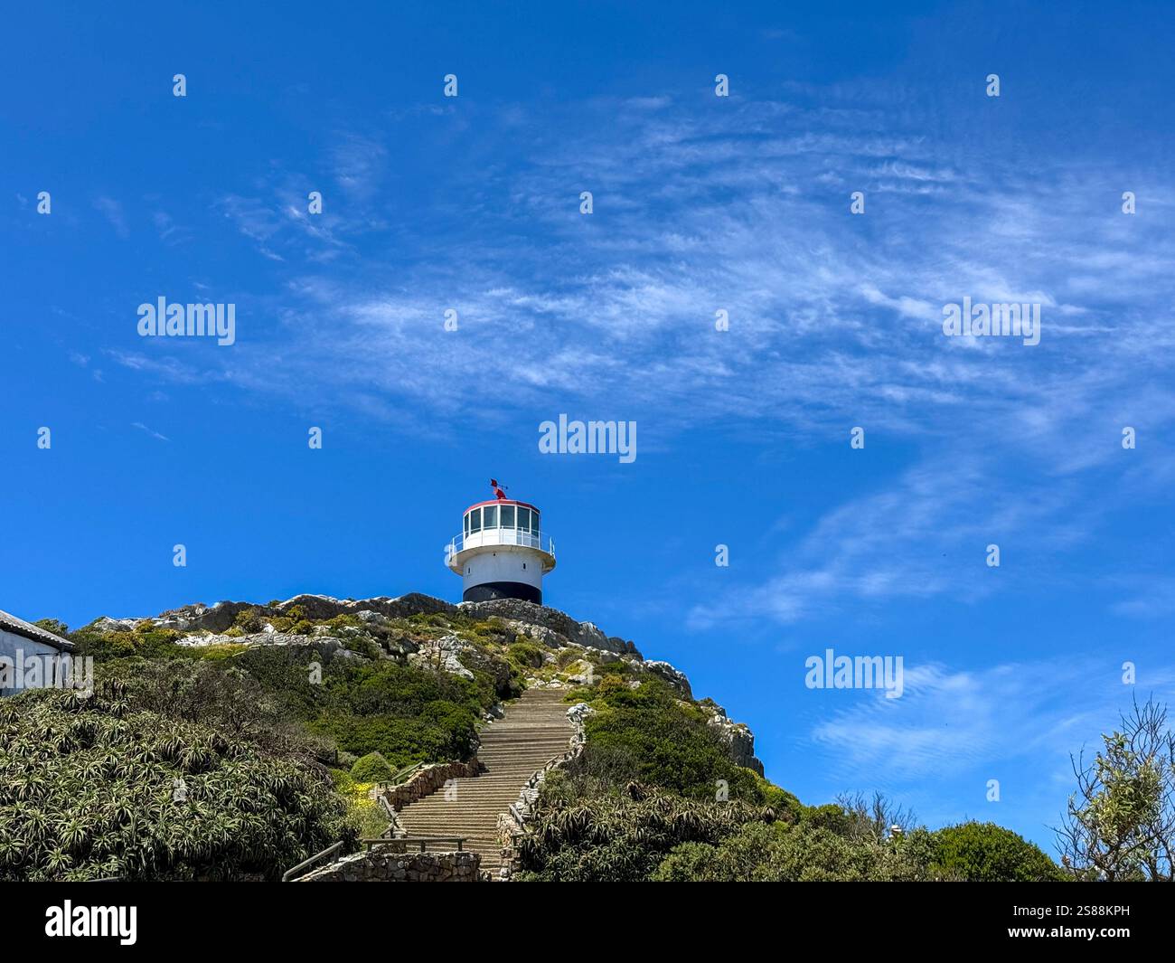 Cape Point Leuchtturm an den Klippen des Kap der Guten Hoffnung, Treppen, die zum Wahrzeichen Südafrika führen Stockfoto