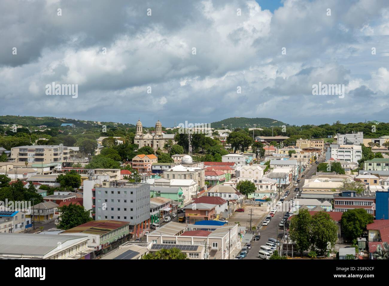 Aus der Vogelperspektive auf St. John's Town Antigua, Ein beliebtes Reiseziel für Kreuzfahrtschiffe in der Karibik, Antigua und Barbuda Stockfoto