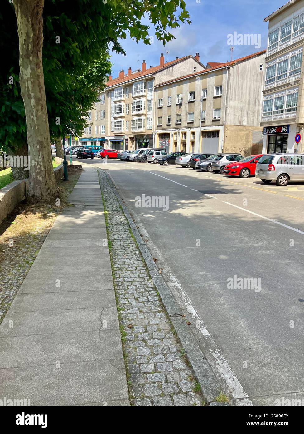 Die letzte Etappe des Jakobsweges: Durch die Straßen von Santiago de Compostela Stockfoto