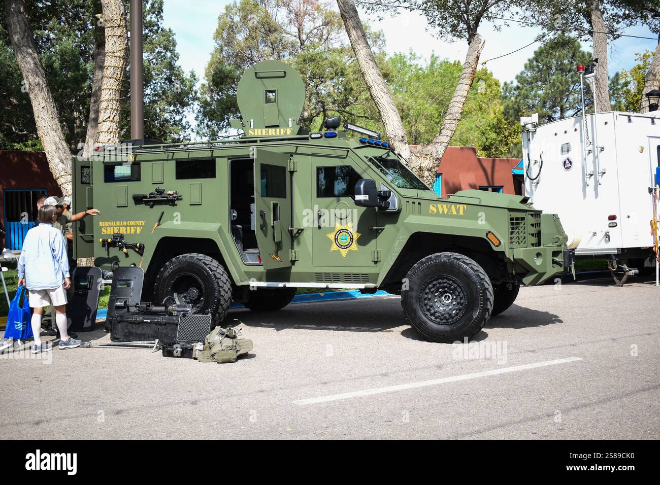 Bernalillo County Sheriff's Department SWAT Fahrzeug auf der New Mexico State Fair 2023 ausgestellt Stockfoto