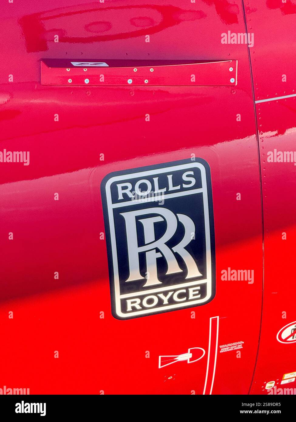 Auf der Strecke London nach Miami, 3. Januar 2025: Nahaufnahme eines Rolls-Royce-Triebwerks auf einem Virgin Atlantic Airbus A330. - Smartphone-aufgenommenes Stockfoto