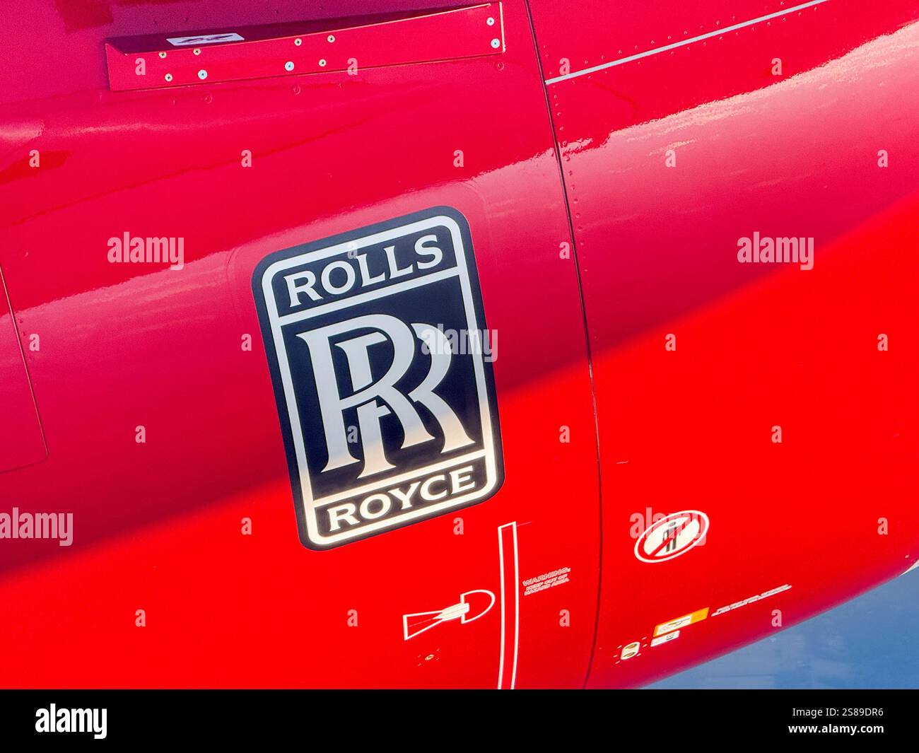 Auf der Strecke London nach Miami, 3. Januar 2025: Nahaufnahme eines Rolls-Royce-Triebwerks auf einem Virgin Atlantic Airbus A330. - Smartphone-aufgenommenes Stockfoto