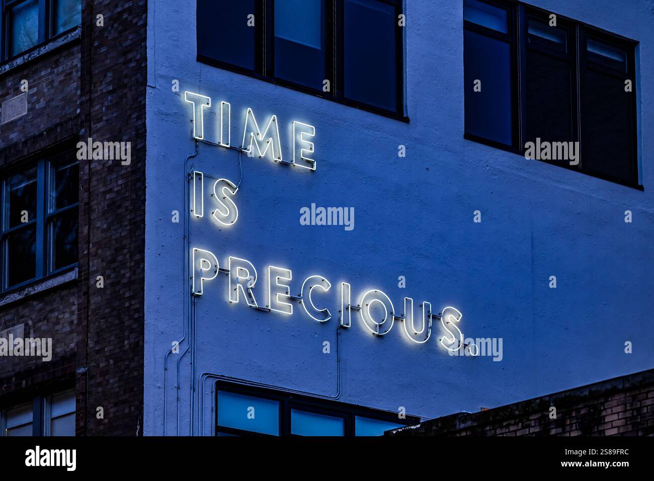 Zeit ist kostbar, Neon, Zeichen, Gastown, Vancouver, British Columbia, Kanada Stockfoto