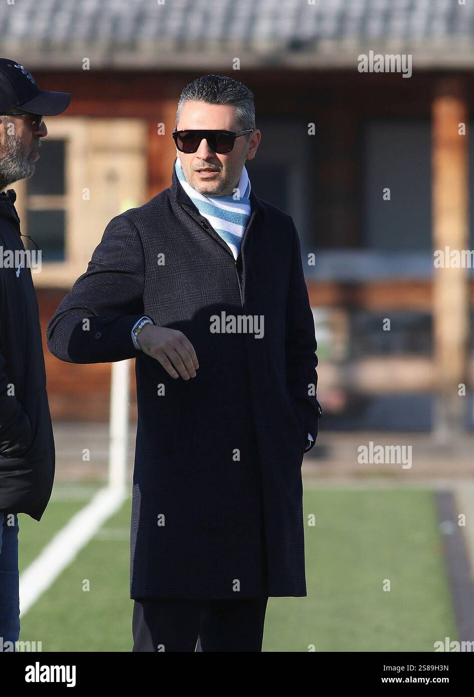 München, Deutschland, 21. Januar 2025: Fussball, Herren, 3.Liga, Saison 2024/2025, TSV 1860 München, Training, Trainingsgelände, Grünwalder Straße 114 Valentin Pusnava, Nachfolger von Anthony Power, Merchandising, Fanshop, TSV 1860 München Stockfoto München, Deutschland, 21. Januar 2025: Fussball, Herren, 3.Liga, Saison 2024/2025, TSV 1860 München, Training, Trainingsgelände, Grünwalder Straße 114 Valentin Pusnava, Nachfolger von Anthony Power, Merchandising, Fanshop, TSV 1860 München Stockfoto