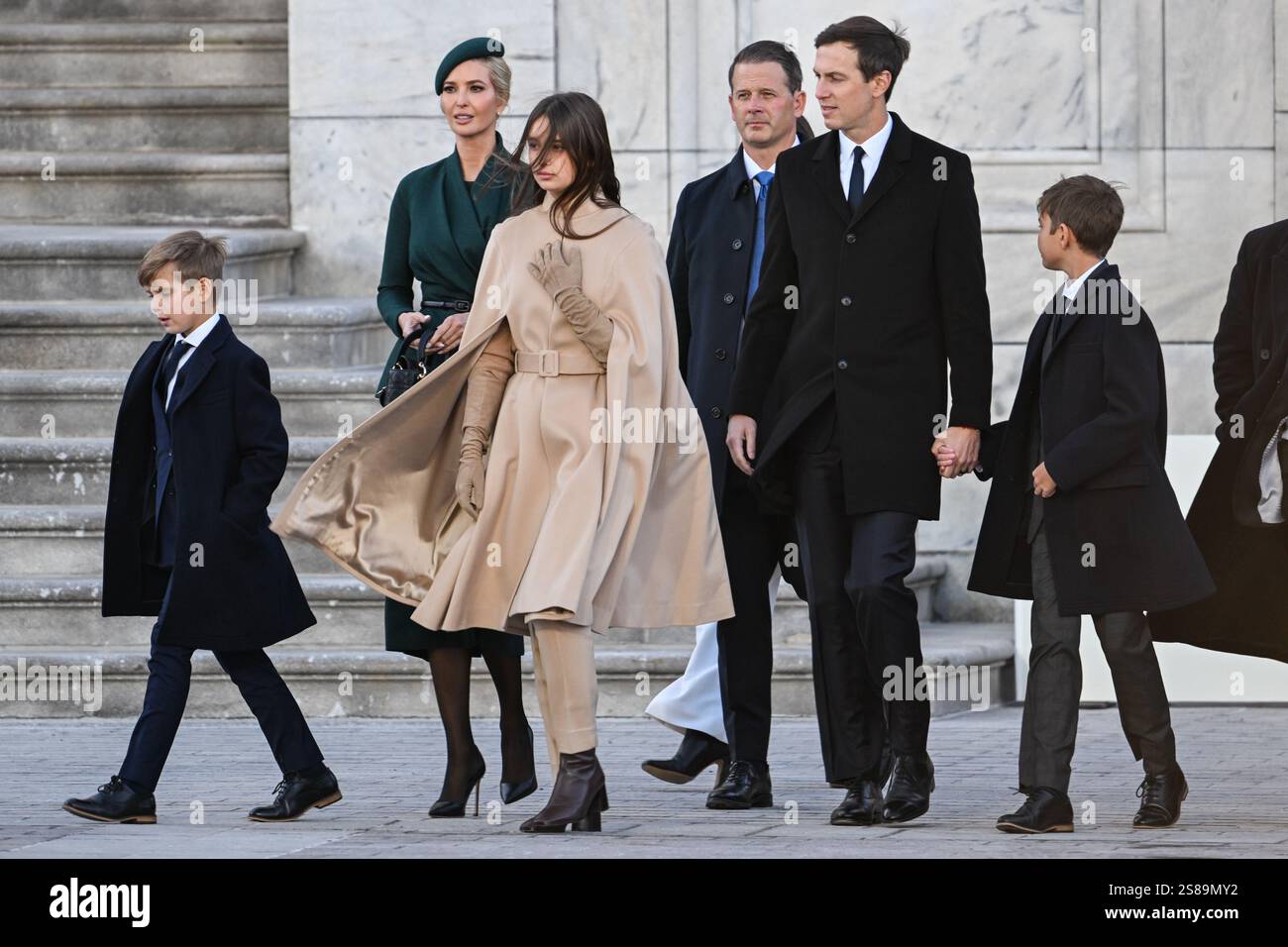 Washington, USA. Januar 2025. Ivanka Trump, Jared Kushner und ihre Kinder kommen am Montag, den 20. Januar 2025, im Kapitol der USA in Washington, DC, an. Anfang des Tages wurde Donald Trump als 47. Präsident der Vereinigten Staaten vereidigt. (Foto: Annabelle Gordon/SIPA USA) Credit: SIPA US/Alamy Live News Stockfoto