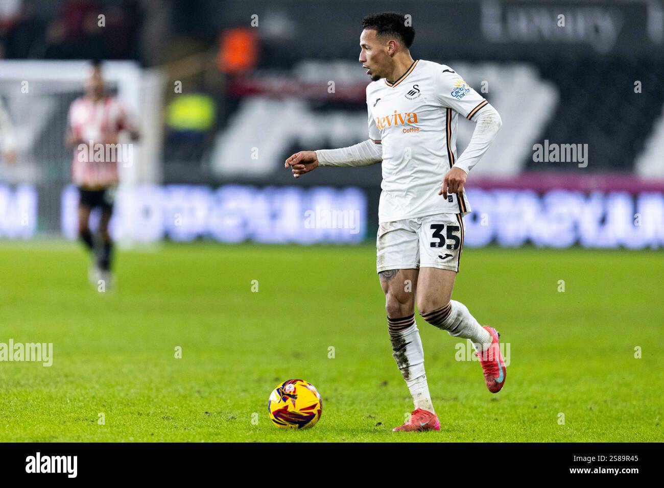 Swansea, Großbritannien. Januar 2025. Ronald von Swansea City in Aktion. EFL Skybet Championship Match, Swansea City gegen Sheffield Utd im Stadion Swansea.com in Swansea, Wales am Dienstag, den 21. Januar 2025. Dieses Bild darf nur für redaktionelle Zwecke verwendet werden. Nur für redaktionelle Verwendung, Bild von Lewis Mitchell/ Beschreibung: Andrew Orchard Sportfotografie/Alamy Live News Stockfoto