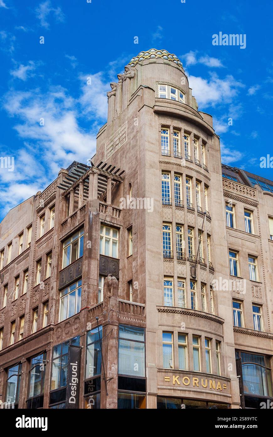 Koruna Palace, wunderschönes Jugendstil-Kaufhaus am Wenzelsplatz Stockfoto
