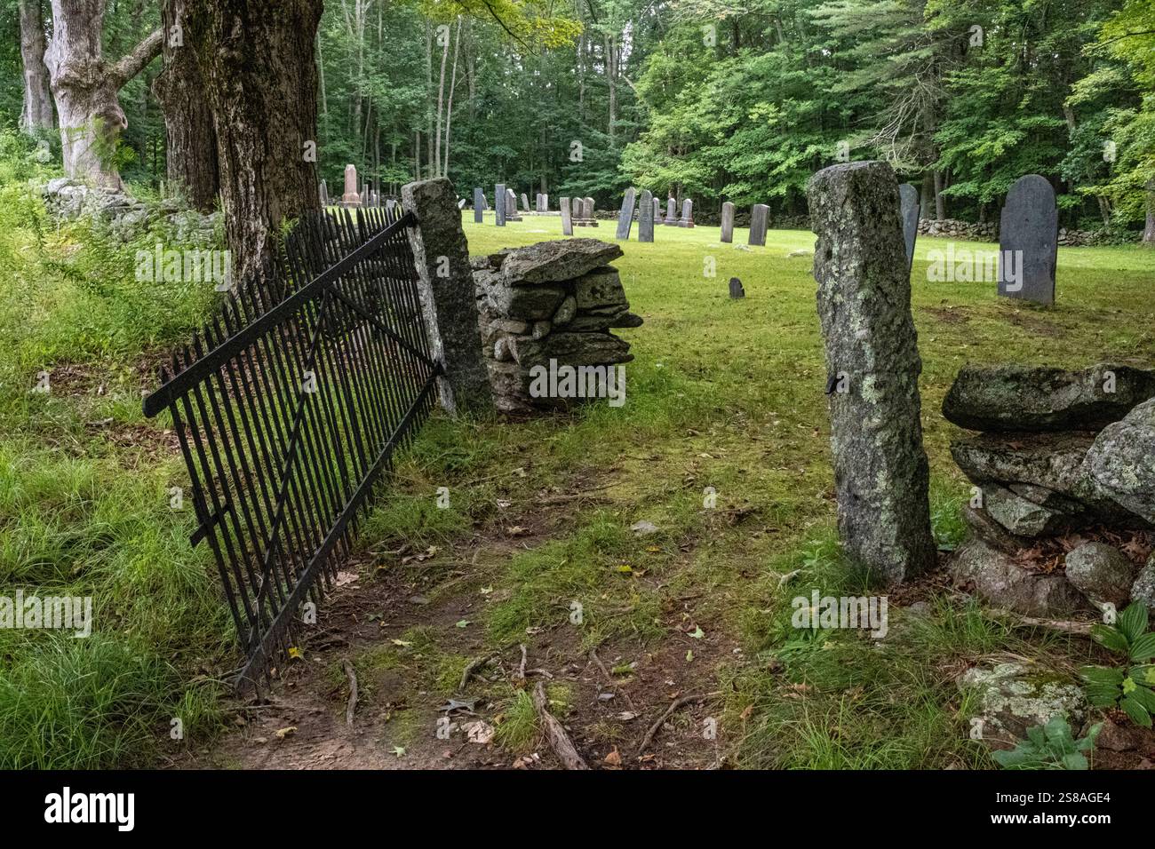Ein alter Friedhof in der ländlichen Stadt Barre, MA Stockfoto