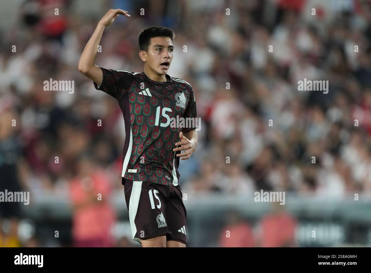 Mexico's Gilberto Mora gestures during a friendly soccer match against River Plate at Monumental Stadium in Buenos Aires, Argentina, Tuesday, Jan. 21, 2025. (AP Photo/Gustavo Garello) Stockfoto