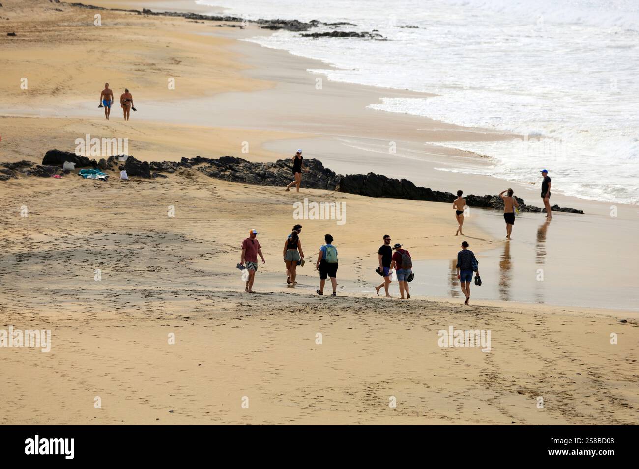 Playa Piedra Surfstrand und das Dorf El Cotillo, Fuerteventura, Kanarische Inseln, Spanien. Stockfoto