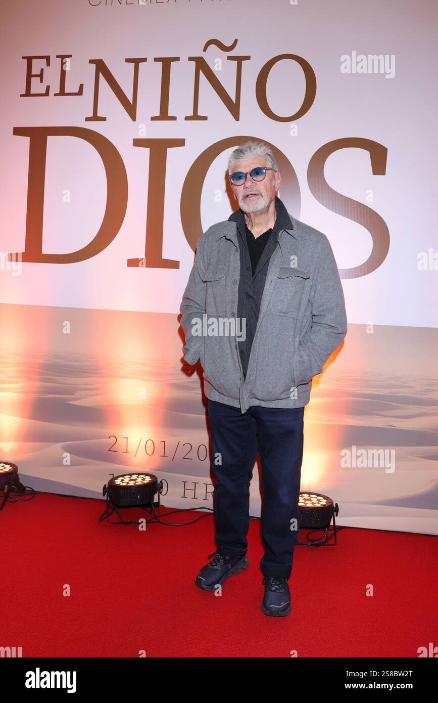 21. Januar 2025, Mexiko-Stadt, Ciudad de Mexico, Mexiko: Henry Zakka besucht den roten Teppich für die â€˜El NiÃ±o Diosâ€™ Premiere im Cinemex Metropoli Patriotismo. Am 21. Januar 2025 in Mexiko-Stadt. (Kreditbild: © Yamak Perea/OKULARIS via ZUMA Press Wire) NUR REDAKTIONELLE VERWENDUNG! Nicht für kommerzielle ZWECKE! Stockfoto